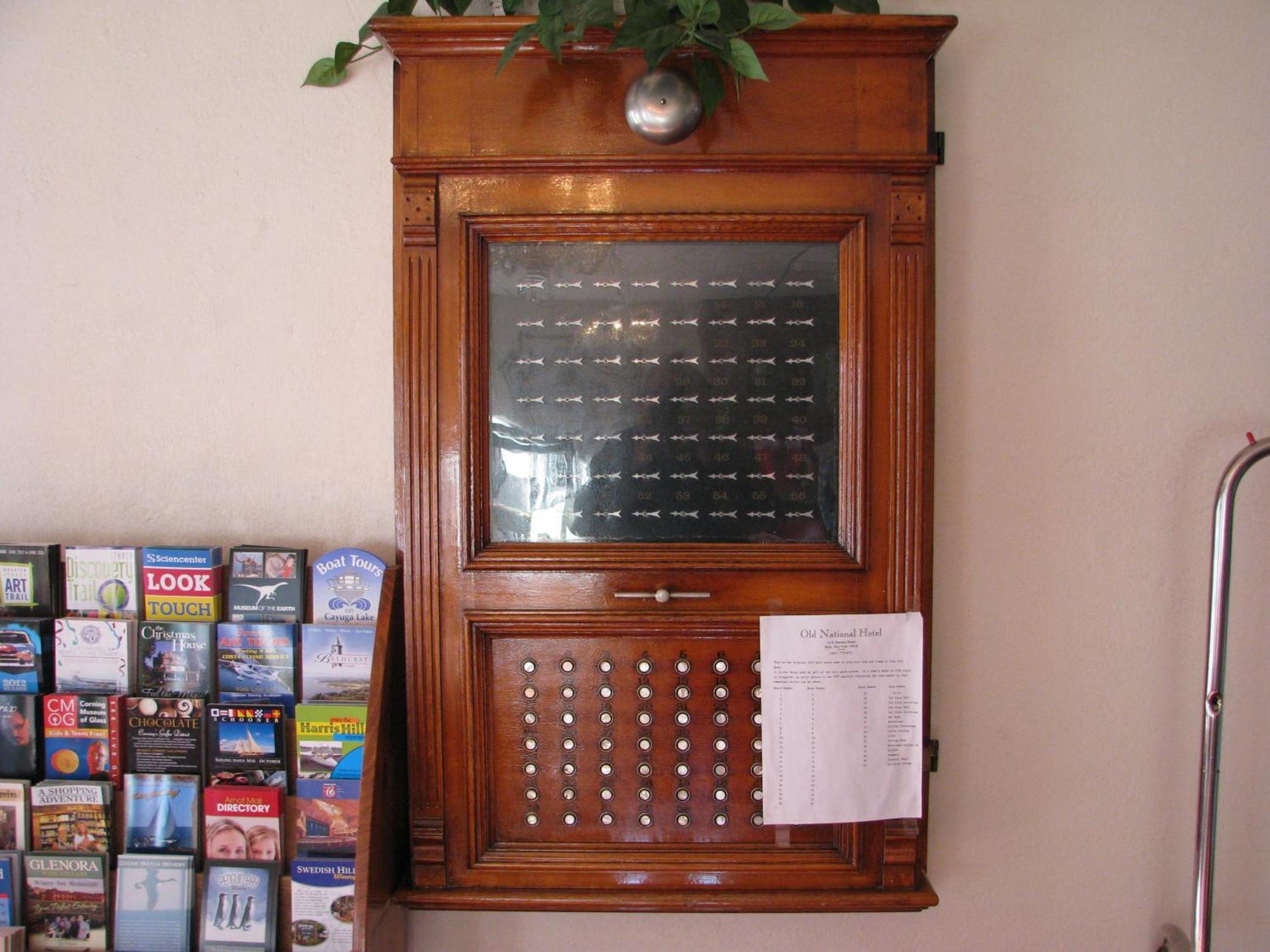 Old National Hotel 2*